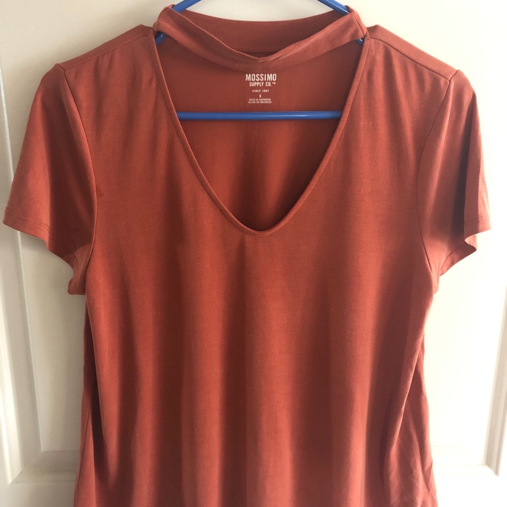 Choker neck tee